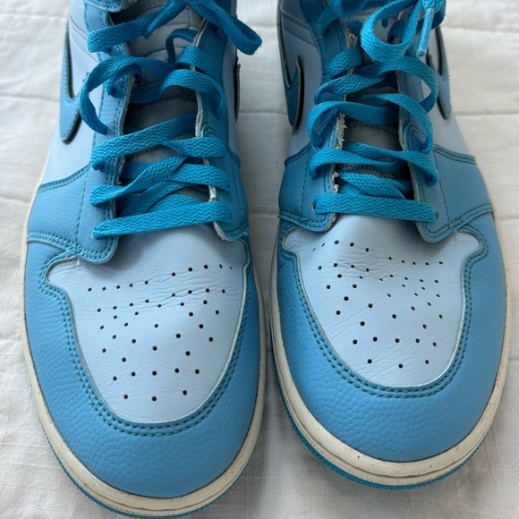 Nike, Air Jordan 1 Mid, Men’s 10.5, Women’s 12 - Picture 7 of 15